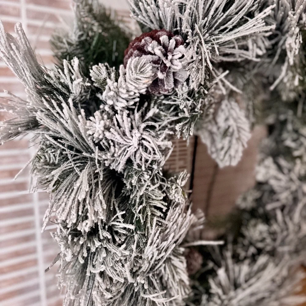 NWT Von Maur Frosted Holiday Wreath with Lights